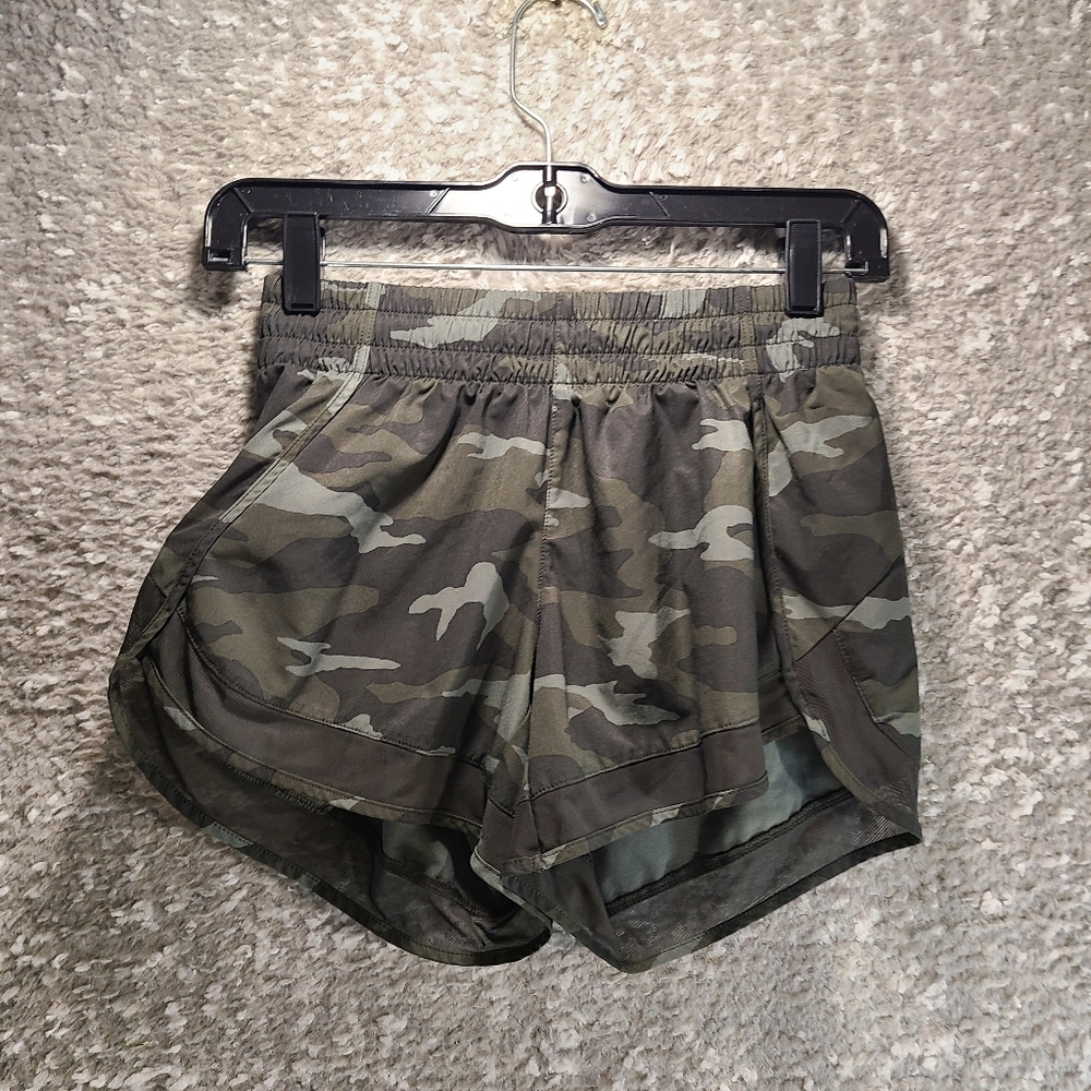 Athleta Printed Mesh Racer Run Short 4” Womens XXS Green Camo Print‎ Athletic